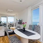 With A Parking Space - 13028 * מאקרסקה