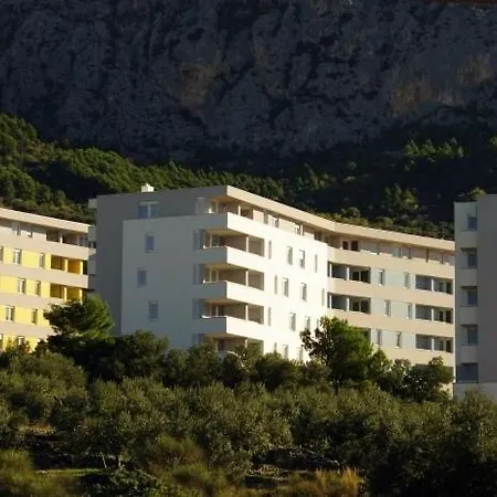 With A Parking Space - 13028 *