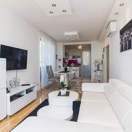 With A Parking Space - 13028 Apartmán *